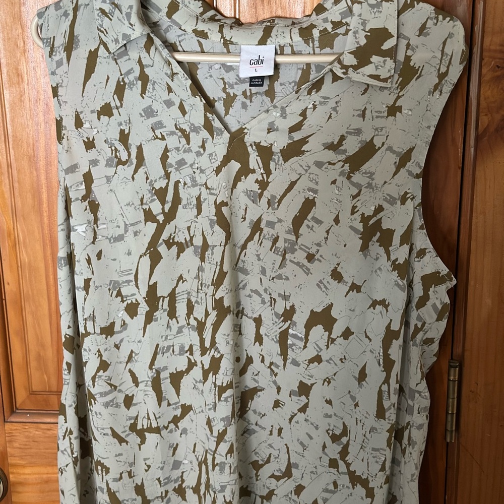 CAbi Women's Abstract Sleeveless Blouse - Olive and Cream